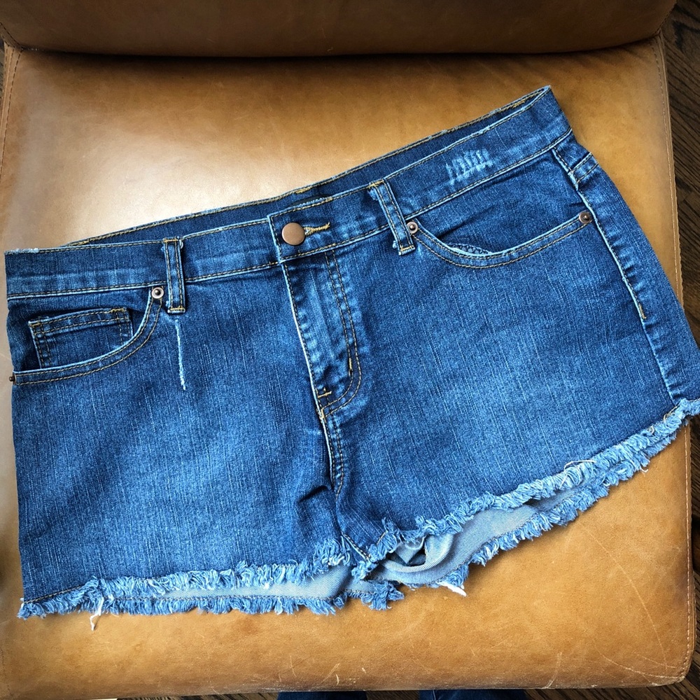 Forever 21 Distressed Cutoff Denim Shorts sz 30